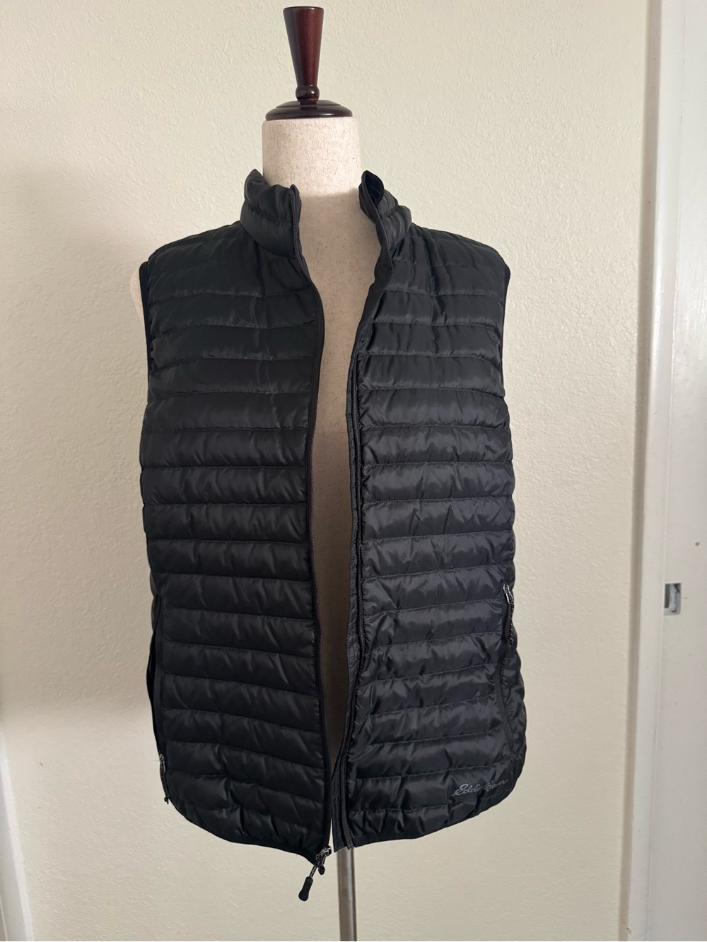 Eddie Bauer EB700 Black Down Puffer Vest Women’s Large